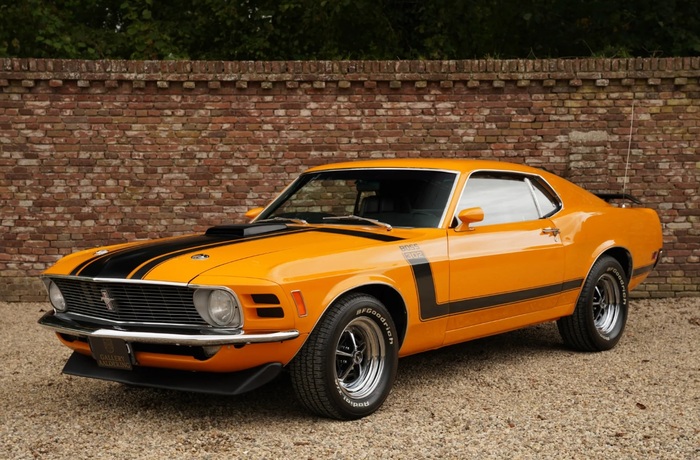 Мощность мотора Mustang Boss 302 составляет 450 л. с./ Фото: gallery-aaldering.com Мощность мотора Mustang Boss 302 составляет 450 л. с./ Фото: gallery-aaldering.com