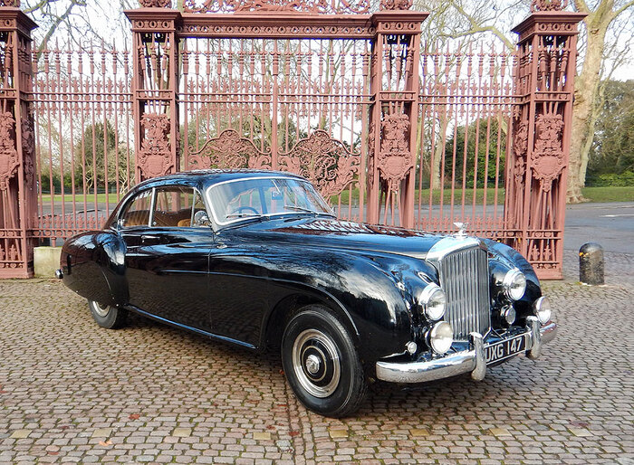 Bentley R-Type Continental стал настоящим шедевром автомобильного искусства/ Фото: bradfieldcars.com Bentley R-Type Continental стал настоящим шедевром автомобильного искусства/ Фото: bradfieldcars.com