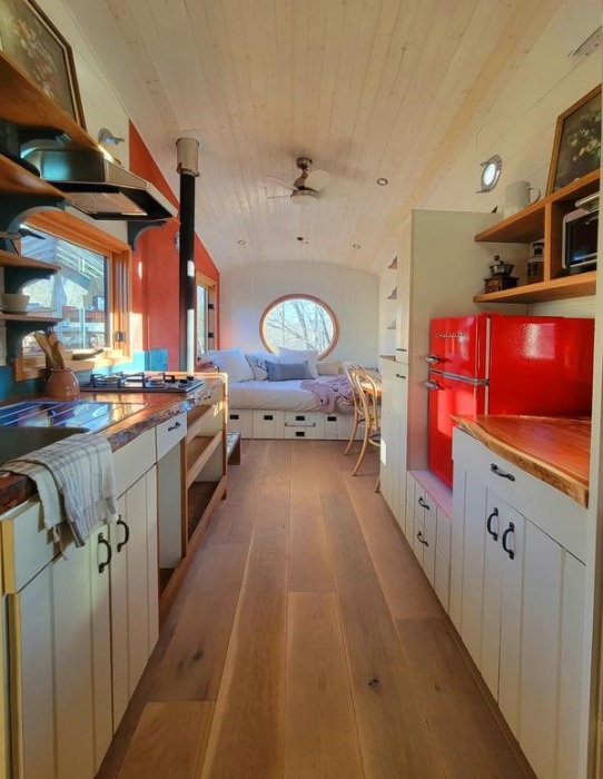 Открытая планировка жилого пространства Beatle 22. | Фото: homecrux.com. Открытая планировка жилого пространства Beatle 22. | Фото: homecrux.com.