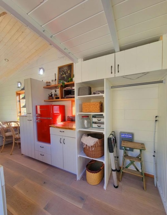 Зона хранения (Beatle 22). | Фото: rockymountaintinyhouses.com. Зона хранения (Beatle 22). | Фото: rockymountaintinyhouses.com.