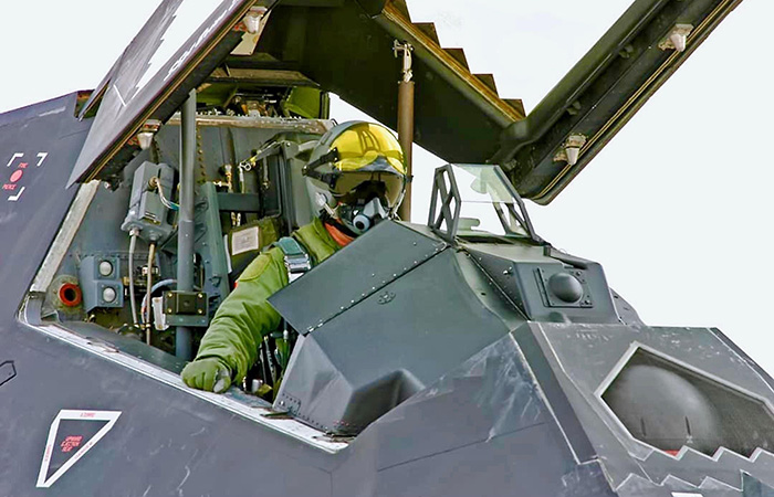 Кабина F-117 Nighthawk./ Фото: pinterest.com Кабина F-117 Nighthawk./ Фото: pinterest.com