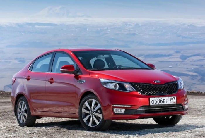 KIA Rio имеет крепкую сборку и качественные материалы/ Фото: drom.ru KIA Rio имеет крепкую сборку и качественные материалы/ Фото: drom.ru