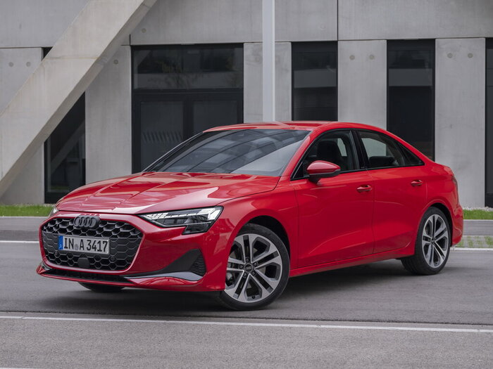 Audi A3 оснащен выразительными фарами и брендовой решеткой/ Фото: drom.ru Audi A3 оснащен выразительными фарами и брендовой решеткой/ Фото: drom.ru