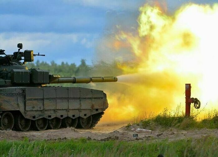 Топливные резервуары Т-100 усилены броней/ Фото: avtovzglyad.ru Топливные резервуары Т-100 усилены броней/ Фото: avtovzglyad.ru