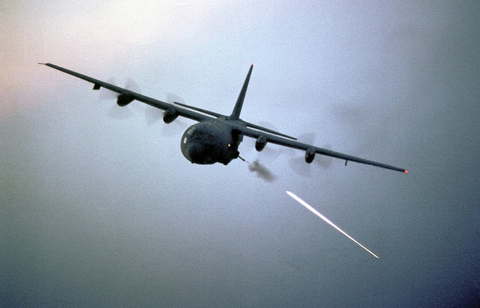 Работа артиллерии с AC-130./ Фото: lenta.ru Работа артиллерии с AC-130./ Фото: lenta.ru