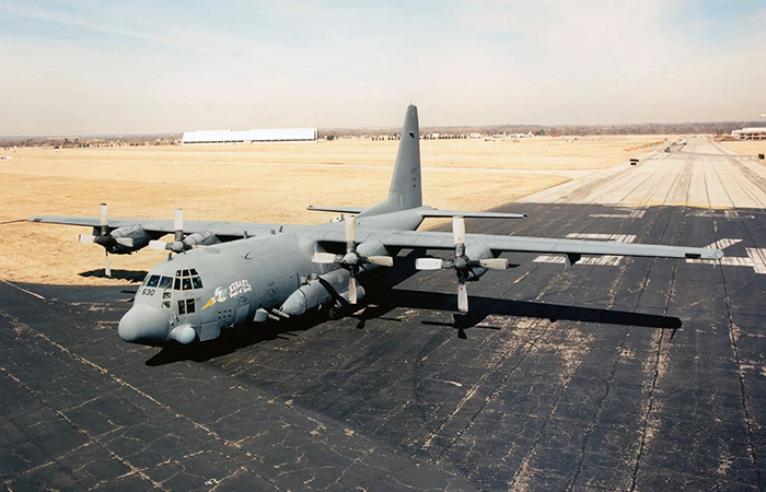 Летающий танк AC-130./ Фото: americanspecialops.com Летающий танк AC-130./ Фото: americanspecialops.com