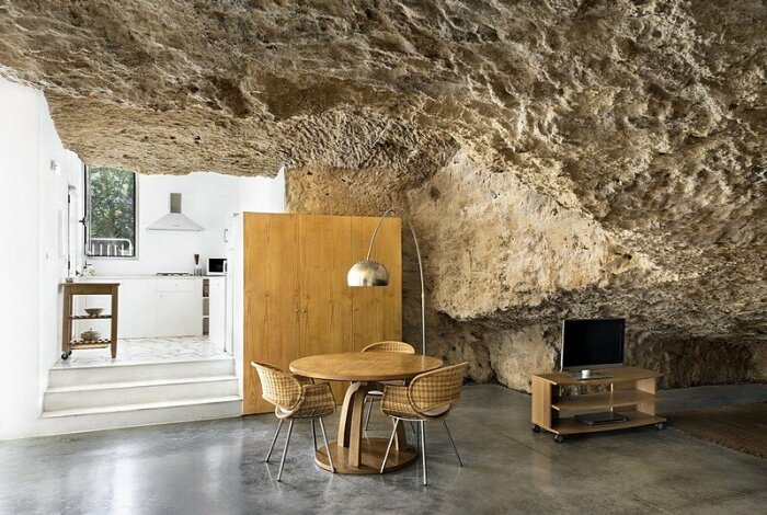 В интерьере сохранили пещерную эстетику (Casa Tierra, Кордова). | Фото: diariodesign.com. В интерьере сохранили пещерную эстетику (Casa Tierra, Кордова). | Фото: diariodesign.com.