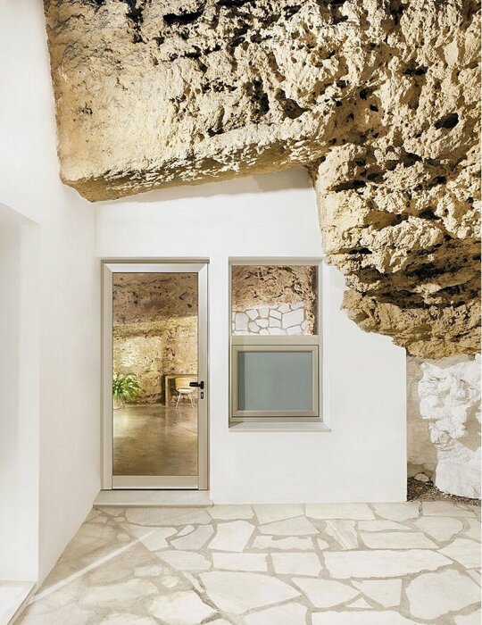 Вход в преобразованную пещеру (Casa Tierra, Испания). | Фото: filtromag.com.br. Вход в преобразованную пещеру (Casa Tierra, Испания). | Фото: filtromag.com.br.