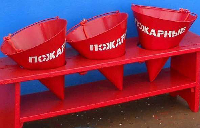 Пожарное ведро должно весить не более 3 килограммов/ фото: ciclon.ru Пожарное ведро должно весить не более 3 килограммов/ фото: ciclon.ru