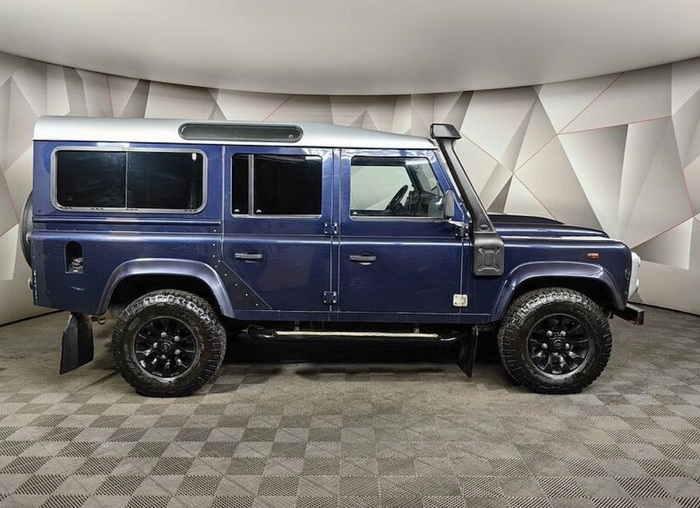 Грузоподъемность Land Rover Defender составляет около 900 кг/ Фото: landrover-avilon.ru
