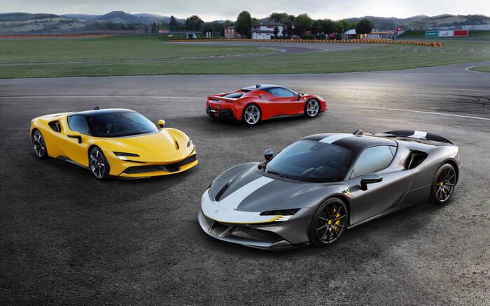 Мощность ДВС SF90 Stradale составляет 780 л. с./ Фото: ferrari-avilon.ru