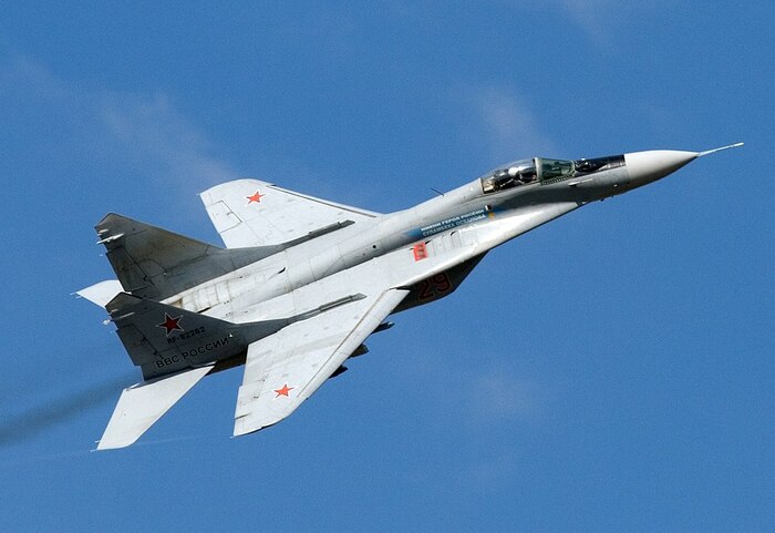 МиГ-29 оснащен двумя двигателями и более выживаем в бою/ Фото: wikimedia.org МиГ-29 оснащен двумя двигателями и более выживаем в бою/ Фото: wikimedia.org