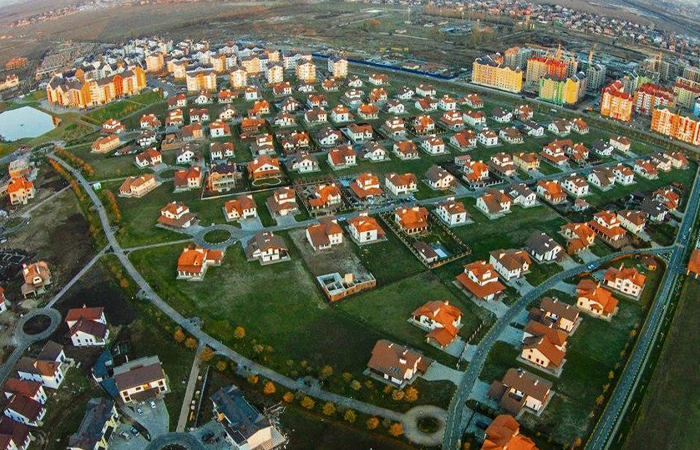 Поселок всегда расположен рядом с городом/ фото: krasnodar.domclick.ru Поселок всегда расположен рядом с городом/ фото: krasnodar.domclick.ru