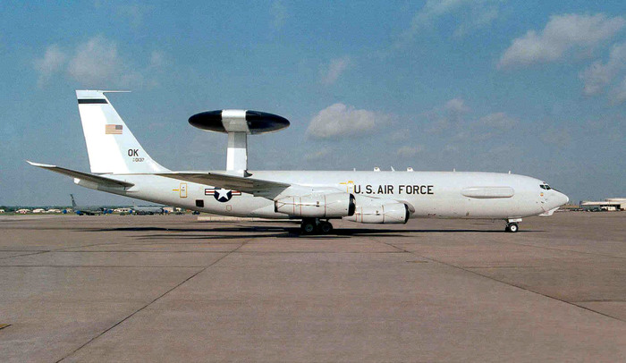 Купол Boeing E-3 Sentry вращается со скоростью 6 оборотов в минуту/ Фото: defense.gov Купол Boeing E-3 Sentry вращается со скоростью 6 оборотов в минуту/ Фото: defense.gov