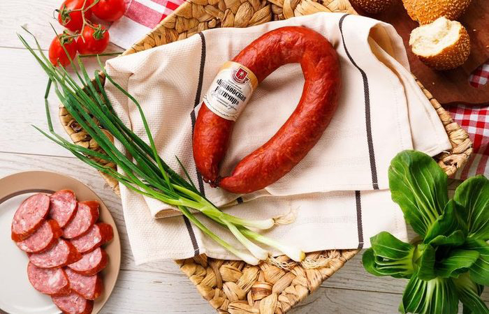 В наши дни в колбасу стали добавлять посторонние компоненты/ фото: kolbasaclub.ru 