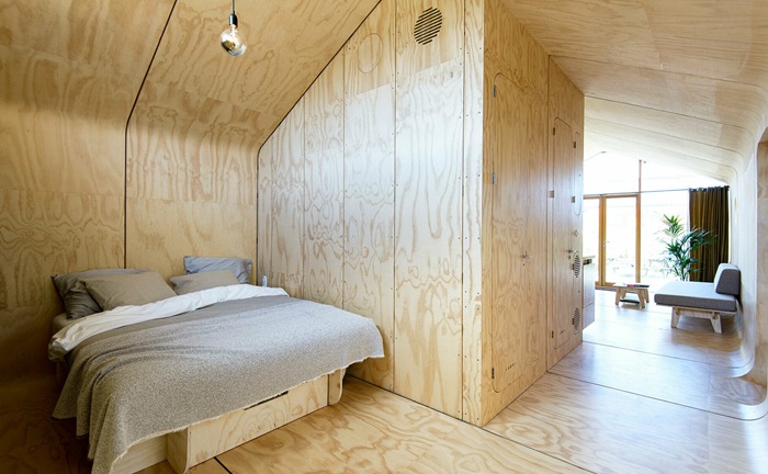 Спальня в доме из картона (Wikkelhouse). | Фото: arquitecturaviva.com.
