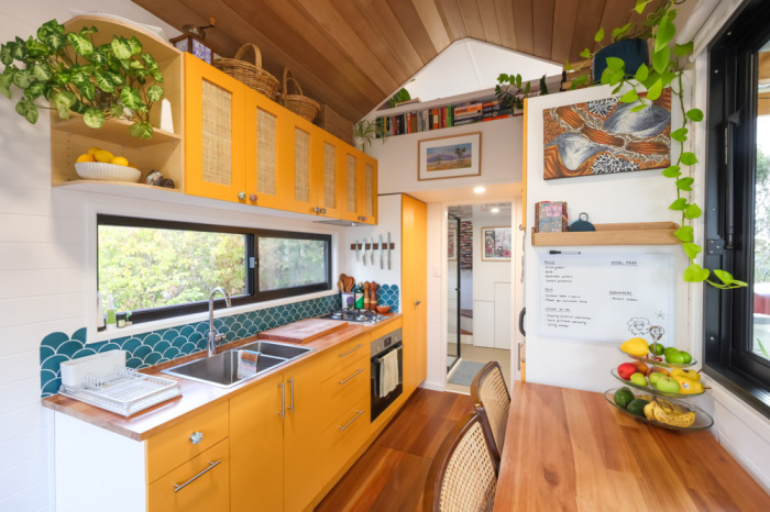 Гостиная в крошечном доме. | Фото: livingbiginatinyhouse.com. Гостиная в крошечном доме. | Фото: livingbiginatinyhouse.com.