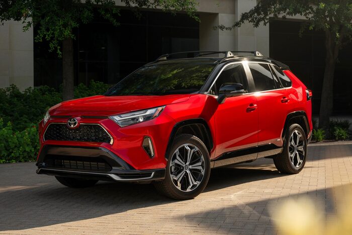 Toyota RAV4 PHEV практически не ломается/ Фото: 1000auto.ru