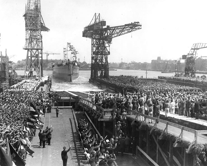 Спуск тяжёлого крейсера на воду, 1934 год. /Фото: uk.wikipedia.org Спуск тяжёлого крейсера на воду, 1934 год. /Фото: uk.wikipedia.org