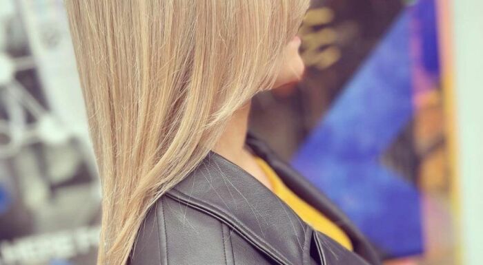 Окрашивание в технике total blonde - ещё один эффективный способ перекрытть седину.  Фото:brlivetruelondon.com.