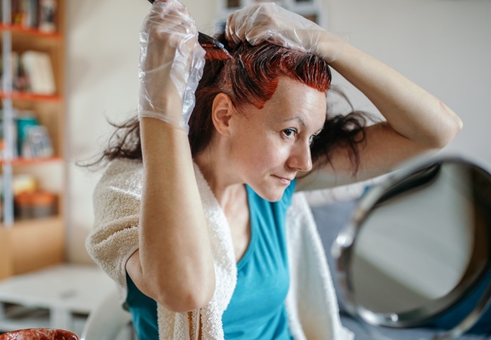 Подберите качественную щадящую краску для волос с хорошим составом. Фото: hairstylecamp.com. Подберите качественную щадящую краску для волос с хорошим составом. Фото: hairstylecamp.com.