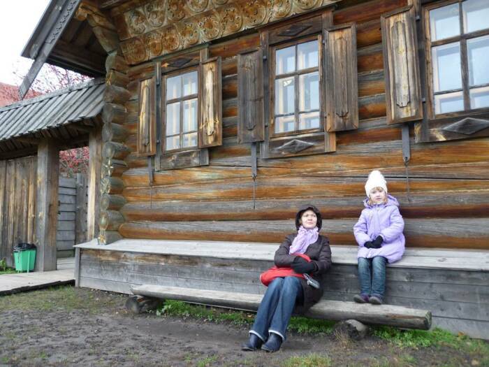 На завалинке можно посидеть. /Фото: marisrub.ru. На завалинке можно посидеть. /Фото: marisrub.ru.
