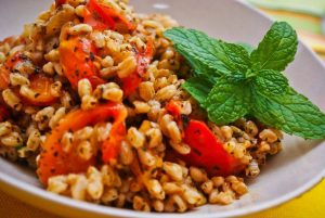 Салат из перловки с овoщами на гриле