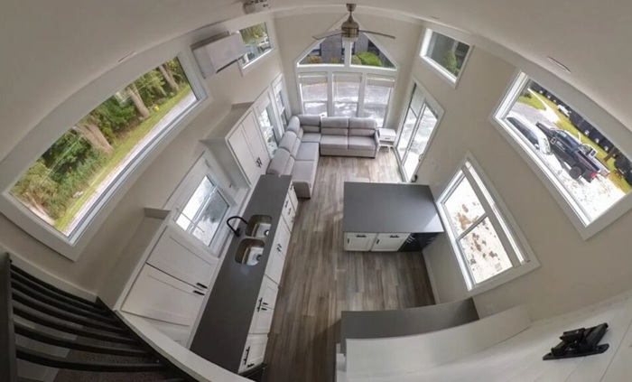Открытая планировка Farmhouse Chalet. | Фото: hiwaycampers.com. Открытая планировка Farmhouse Chalet. | Фото: hiwaycampers.com.