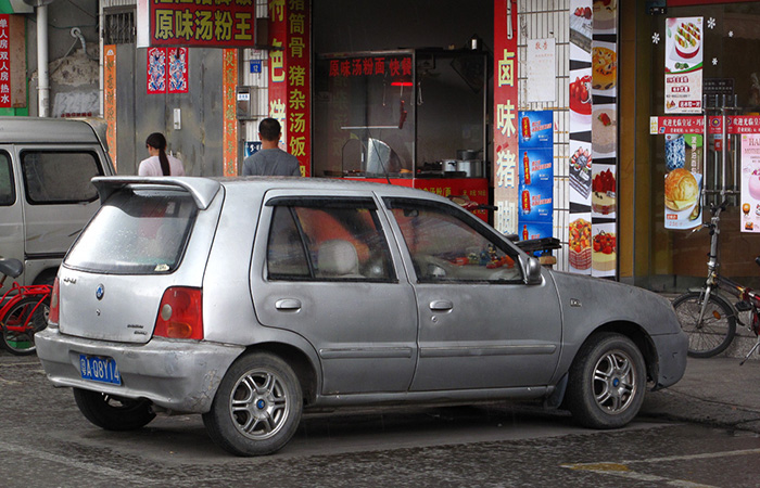 Geely Haoqing 303 1,8./ Фото: wikipedia.org Geely Haoqing 303 1,8./ Фото: wikipedia.org