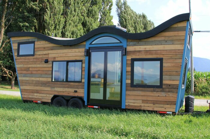 Крошечный дом Hügge Home получился довольно привлекательным. | Фото: buildwithrise.com.