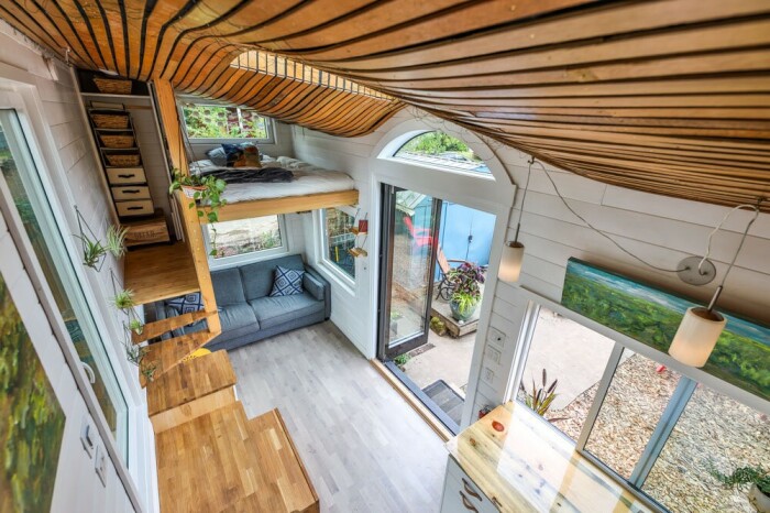 Открытая планировка Hügge Home сделала жилище более просторным. | Фото: dieguteminute.ch.