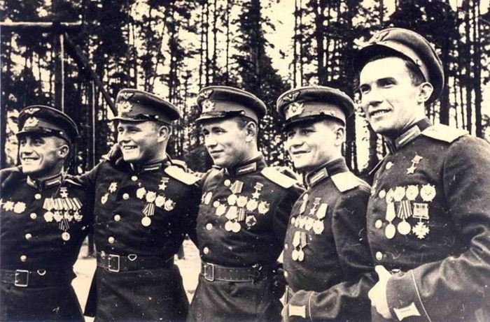 После 1948 года героям полагались только льготы и некоторые привилегии. Правда и те были за ордена. /Фото: immunocap.ru. После 1948 года героям полагались только льготы и некоторые привилегии. Правда и те были за ордена. /Фото: immunocap.ru.
