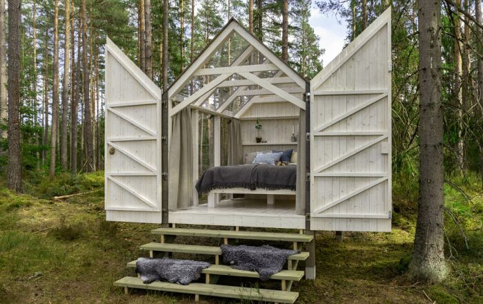 Незаурядный гостевой домик Tiny Glass House Retreat находится на частной территории площадью более 40 га.