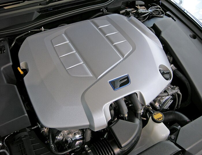 Toyota 2UR-GSE снабжен верхним распредвалом DOHC/ Фото: wikimedia.org Toyota 2UR-GSE снабжен верхним распредвалом DOHC/ Фото: wikimedia.org