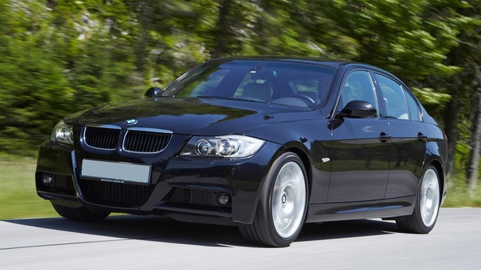 BMW E90 3 Series, современная модель с жесткой подвеской/ Фото: avtocod.ru BMW E90 3 Series, современная модель с жесткой подвеской/ Фото: avtocod.ru