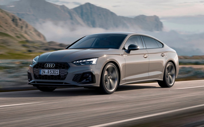 Audi A5 Sportback имеет мягкий изгиб крыши, что делает экстерьер гармоничным/ Фото: cena-auto.ru Audi A5 Sportback имеет мягкий изгиб крыши, что делает экстерьер гармоничным/ Фото: cena-auto.ru