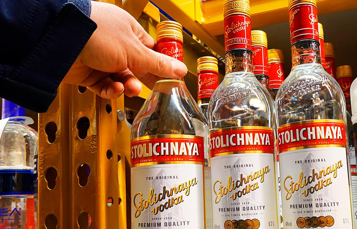 В США советскую водку называют Stoli. / Фото: tonkosti.ru В США советскую водку называют Stoli. / Фото: tonkosti.ru
