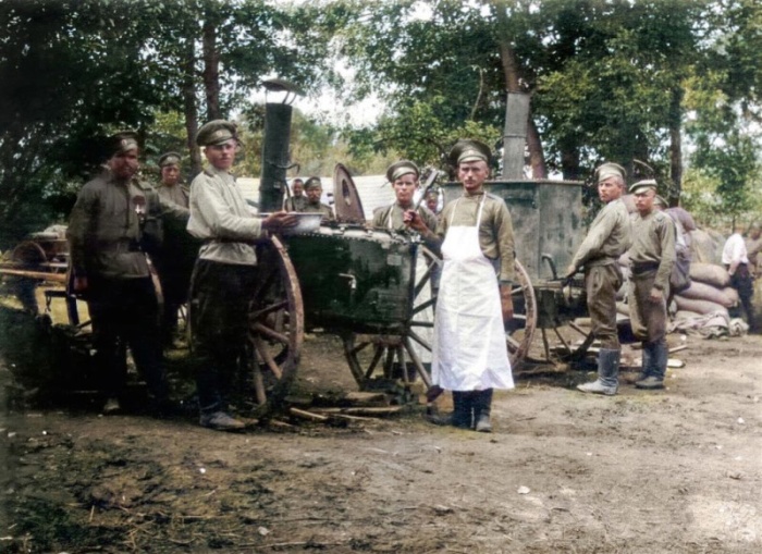 В начале войны кормить стали лучше. /Фото: ВКонтакте. В начале войны кормить стали лучше. /Фото: ВКонтакте.