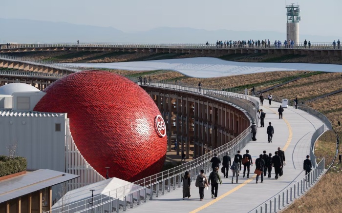 С самой высокой точки Sky Walk можно увидеть всю округу (Grand Ring, Осака). | Фото: nippon.com. С самой высокой точки Sky Walk можно увидеть всю округу (Grand Ring, Осака). | Фото: nippon.com.
