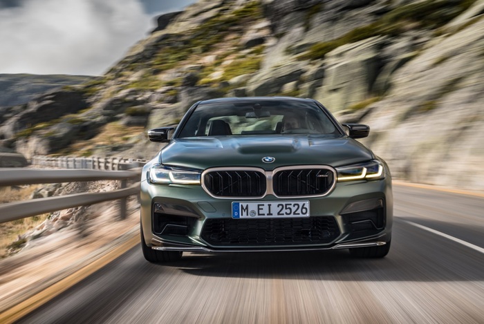 Мощность мотора BMW M5 CS составляет 635 л. с./ Фото: kodixauto.ru Мощность мотора BMW M5 CS составляет 635 л. с./ Фото: kodixauto.ru