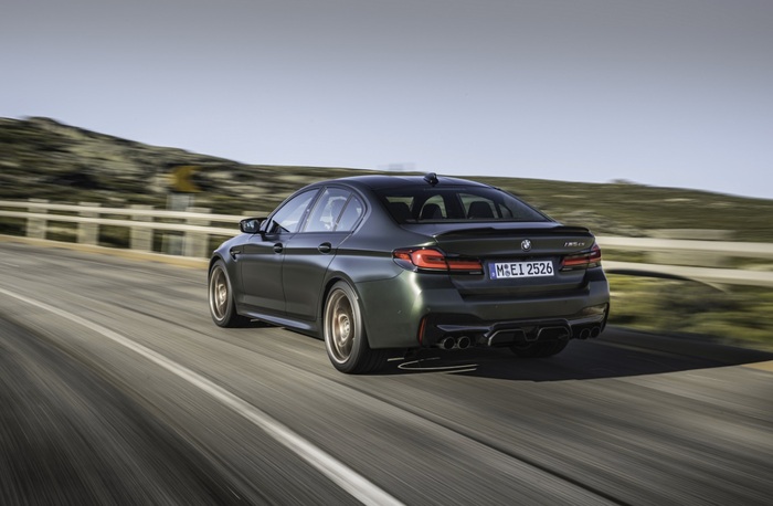 BMW M5 CS, вид сзади и слева/ Фото: kodixauto.ru BMW M5 CS, вид сзади и слева/ Фото: kodixauto.ru