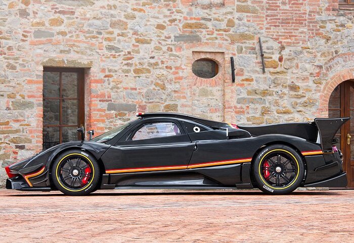 Pagani Zonda Revolucion 2013 стоит порядка 2,4 млн долларов/ Фото: carsdb.ru Pagani Zonda Revolucion 2013 стоит порядка 2,4 млн долларов/ Фото: carsdb.ru