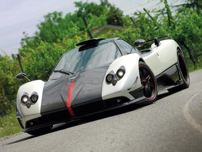 Pagani Zonda Cinque 2008 года стоит около 1,5 млн долларов/ Фото: auto.vercity.ru Pagani Zonda Cinque 2008 года стоит около 1,5 млн долларов/ Фото: auto.vercity.ru
