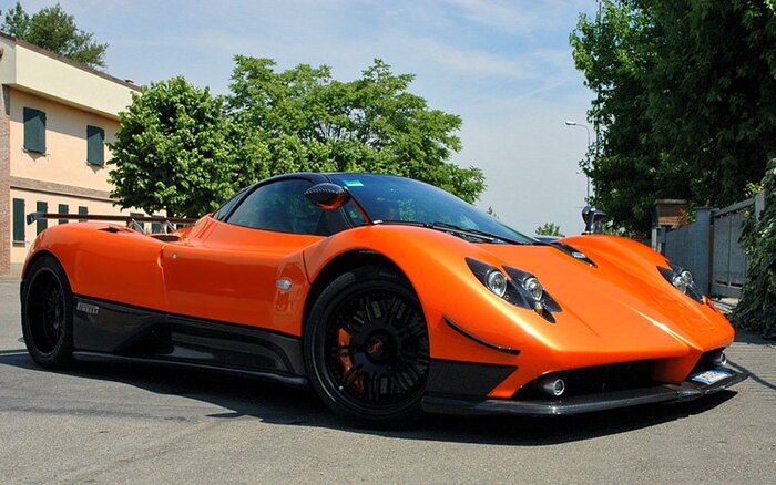 Pagani Zonda F 2005 года снабжена мотором мощностью 602 л. с./ Фото: carsdb.ru Pagani Zonda F 2005 года снабжена мотором мощностью 602 л. с./ Фото: carsdb.ru