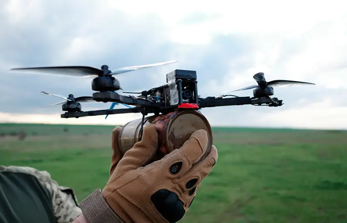 Боевой fpv-дрон./ Фото: topwar.ru Боевой fpv-дрон./ Фото: topwar.ru