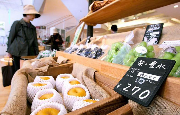 В Японии принято фасовать продукты в индивидуальную упаковку. / Фото: caliber.az В Японии принято фасовать продукты в индивидуальную упаковку. / Фото: caliber.az
