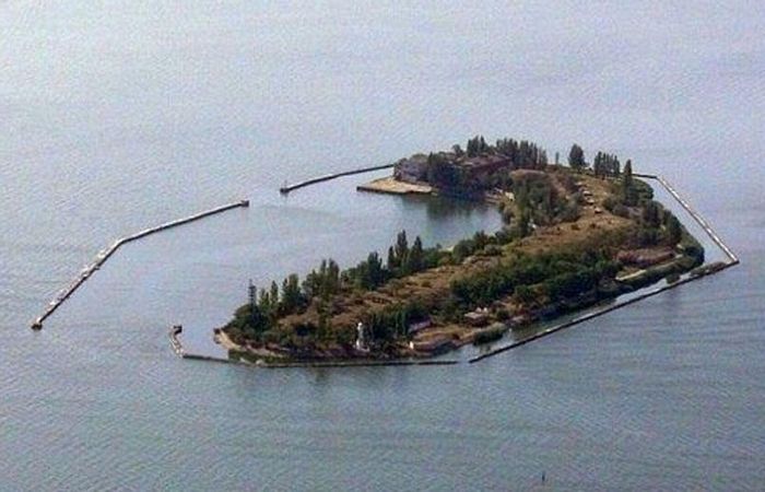 «Первомайский»: кто и зачем создаёт в Чёрном море искусственные острова