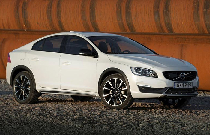 Высокий Volvo s60 Cross Country./ Фото: carexpert.ru Высокий Volvo s60 Cross Country./ Фото: carexpert.ru