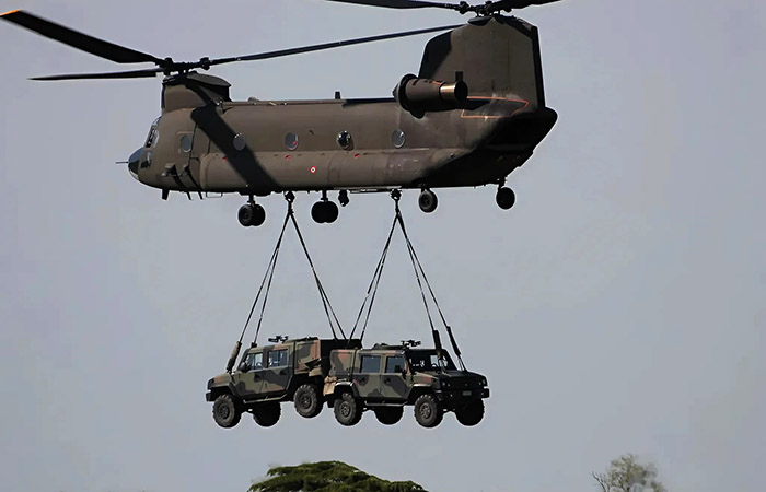 Почему H-47 Chinook считается лучшим тяжёлым вертолётом