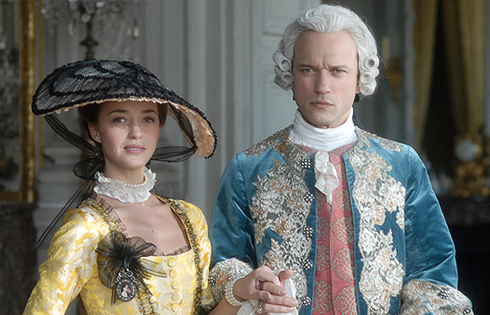 Мода на мужской наряд стала стремительно изменяться во время революции. / Фото: imdb.com Мода на мужской наряд стала стремительно изменяться во время революции. / Фото: imdb.com